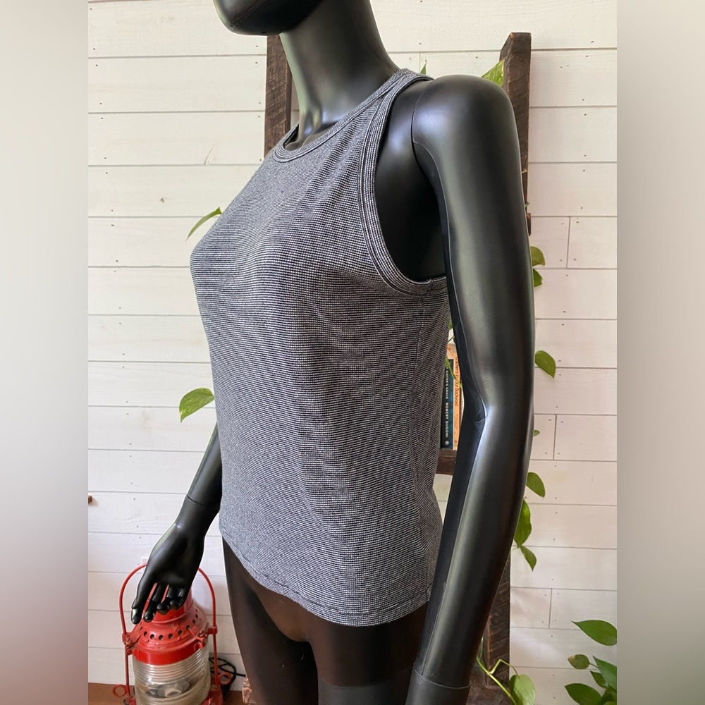 American Eagle: Black & White Top - Picture 16 of 17